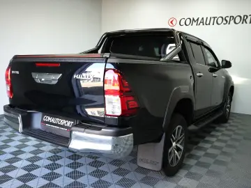 TOYOTA HILUX DC 2.4D AT INVINCIBLE