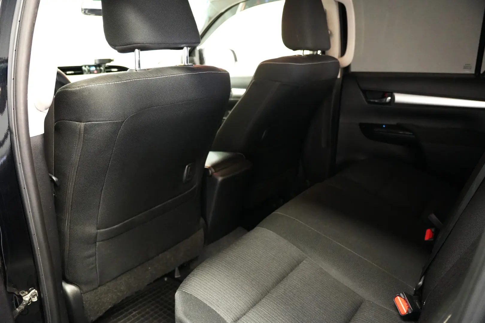 TOYOTA HILUX DC 2.4D AT INVINCIBLE