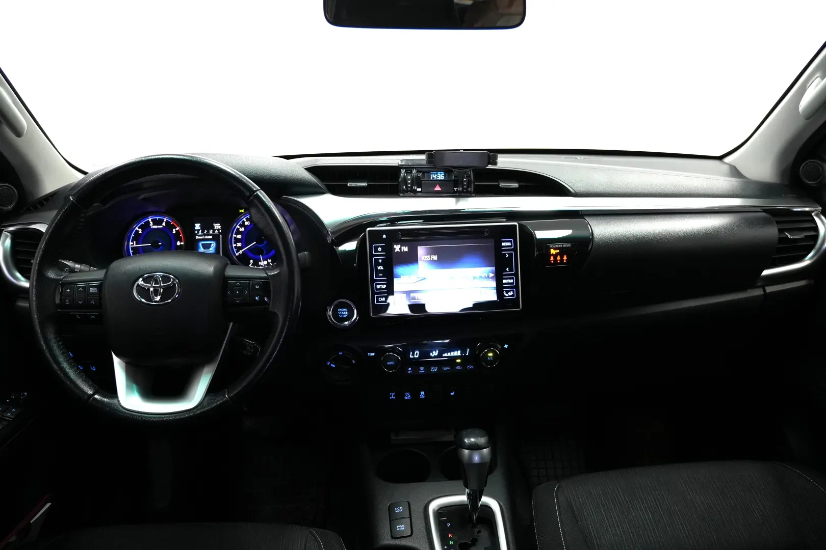TOYOTA HILUX DC 2.4D AT INVINCIBLE