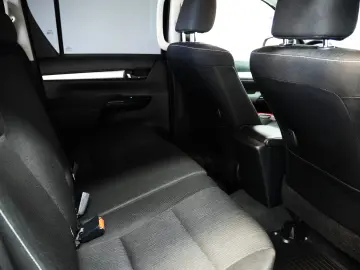 TOYOTA HILUX DC 2.4D AT INVINCIBLE