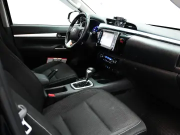 TOYOTA HILUX DC 2.4D AT INVINCIBLE