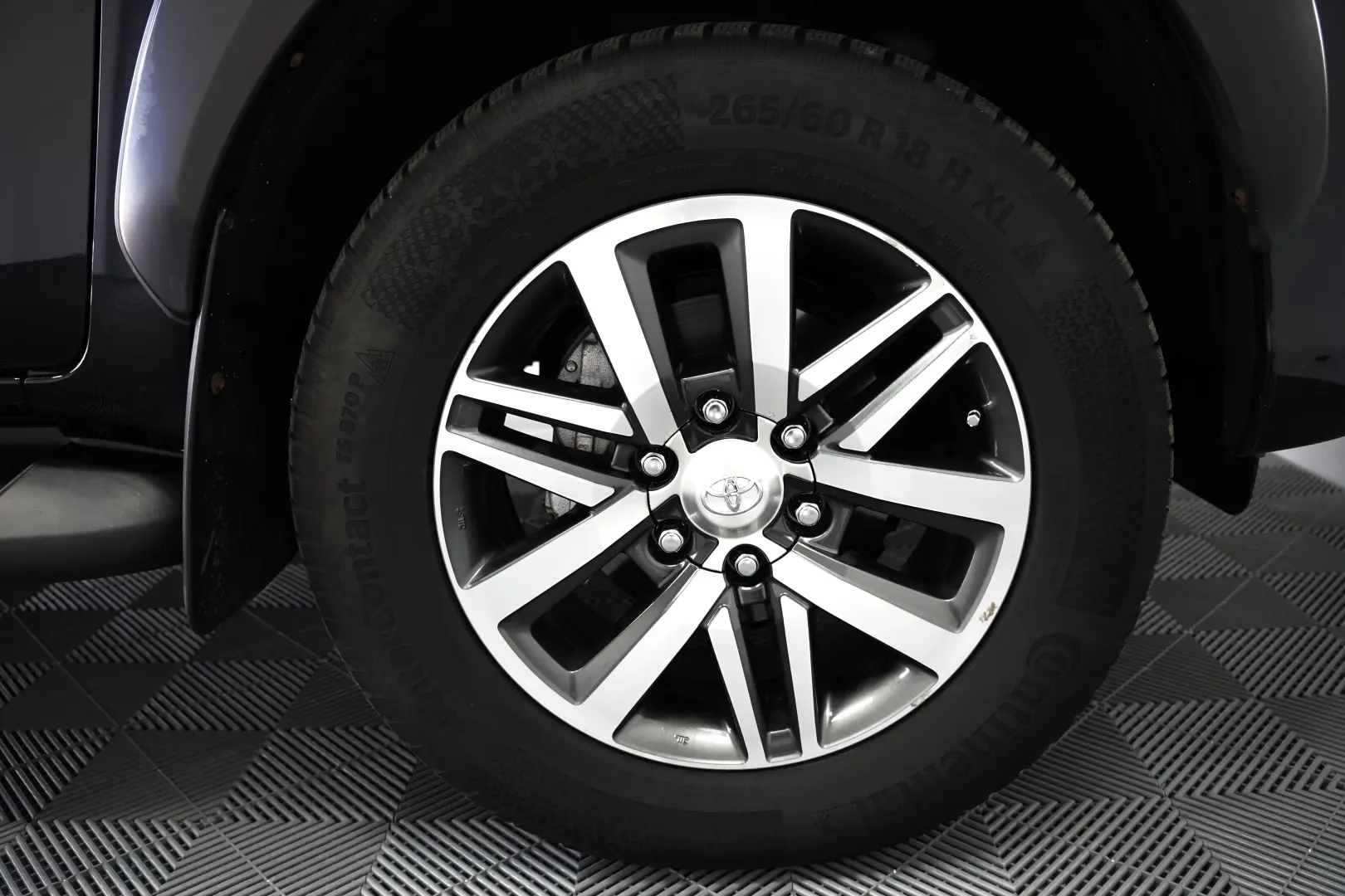 TOYOTA HILUX DC 2.4D AT INVINCIBLE
