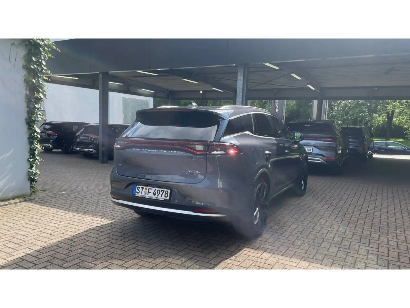 TANG EV AWD 7-Seat Panorama Ambient DIRAC LED