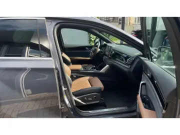TANG EV AWD 7-Seat Panorama Ambient DIRAC LED