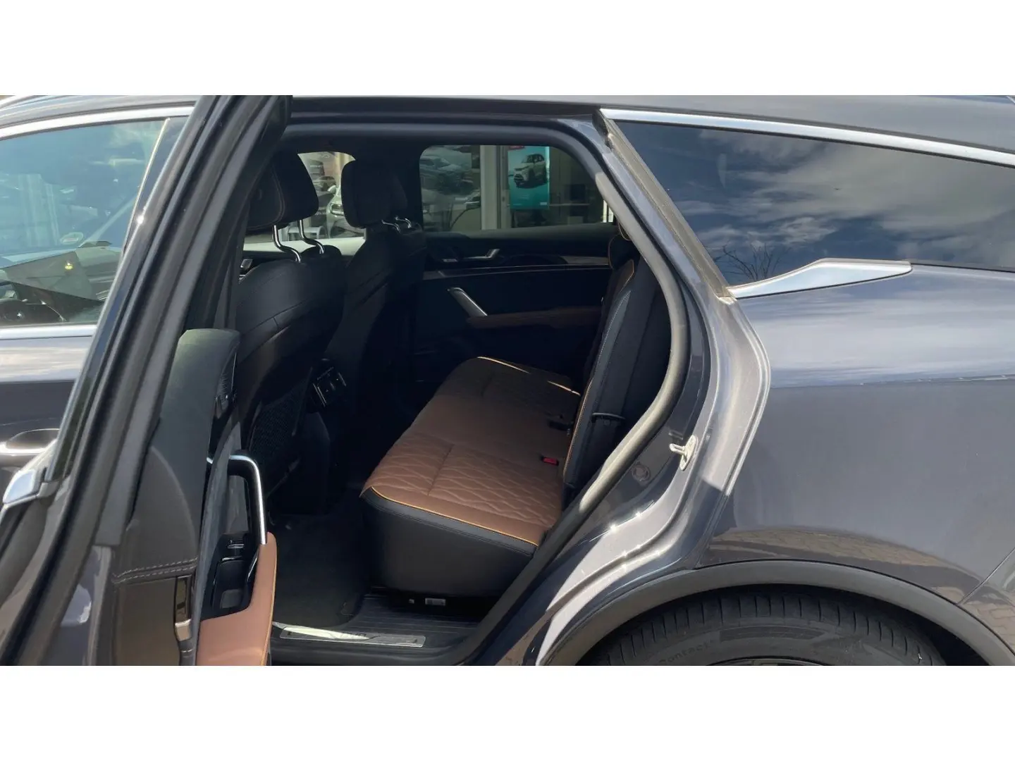 TANG EV AWD 7-Seat Panorama Ambient DIRAC LED