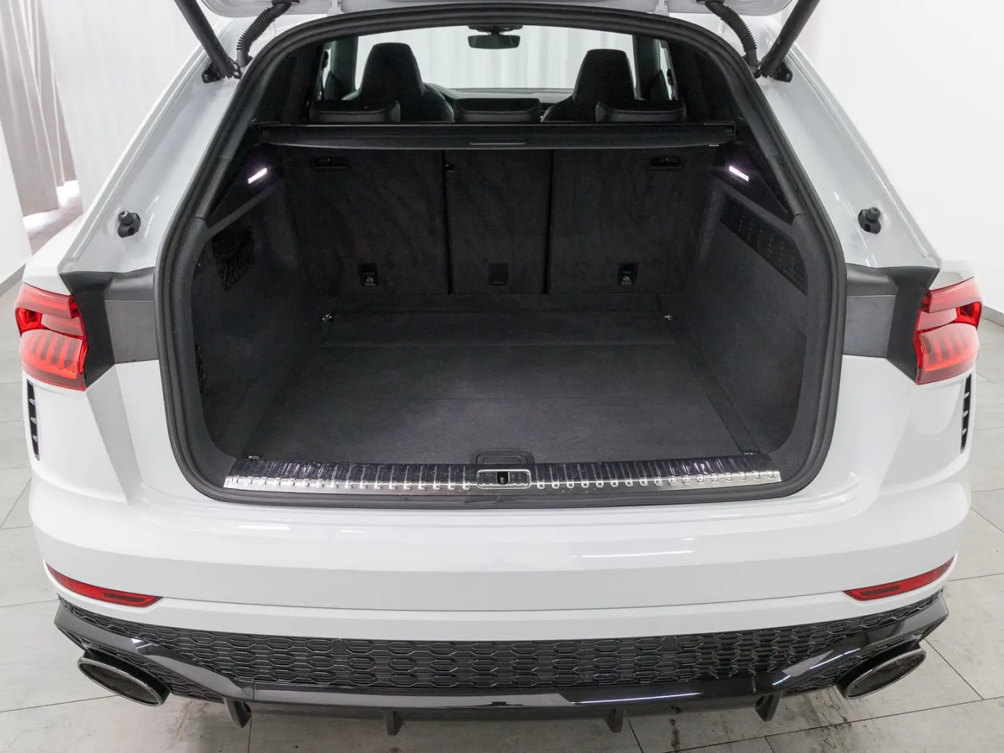 RS Q8 TFSI Q LM23 PANO SPORTSITZE+ SPORTAGA BuO