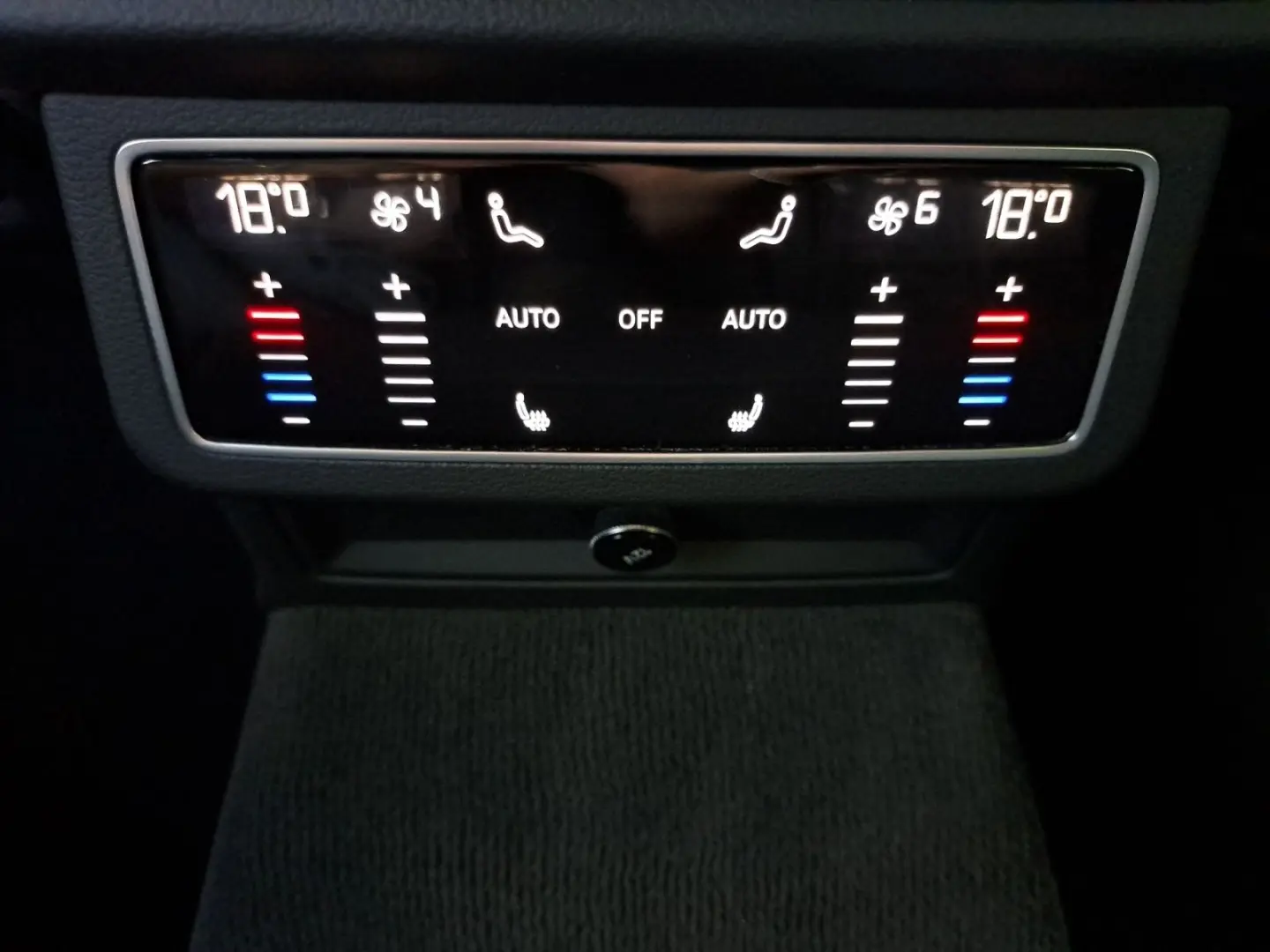 RS7 Sportback DYNPAK+ KERAMIK PANO 305km/h HEAD