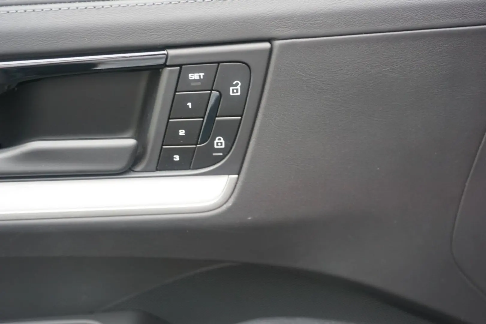 Cayenne E-Hybrid*Pano*BOSE*InnoDrive*Luft