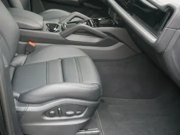 Cayenne E-Hybrid*Pano*BOSE*InnoDrive*Luft