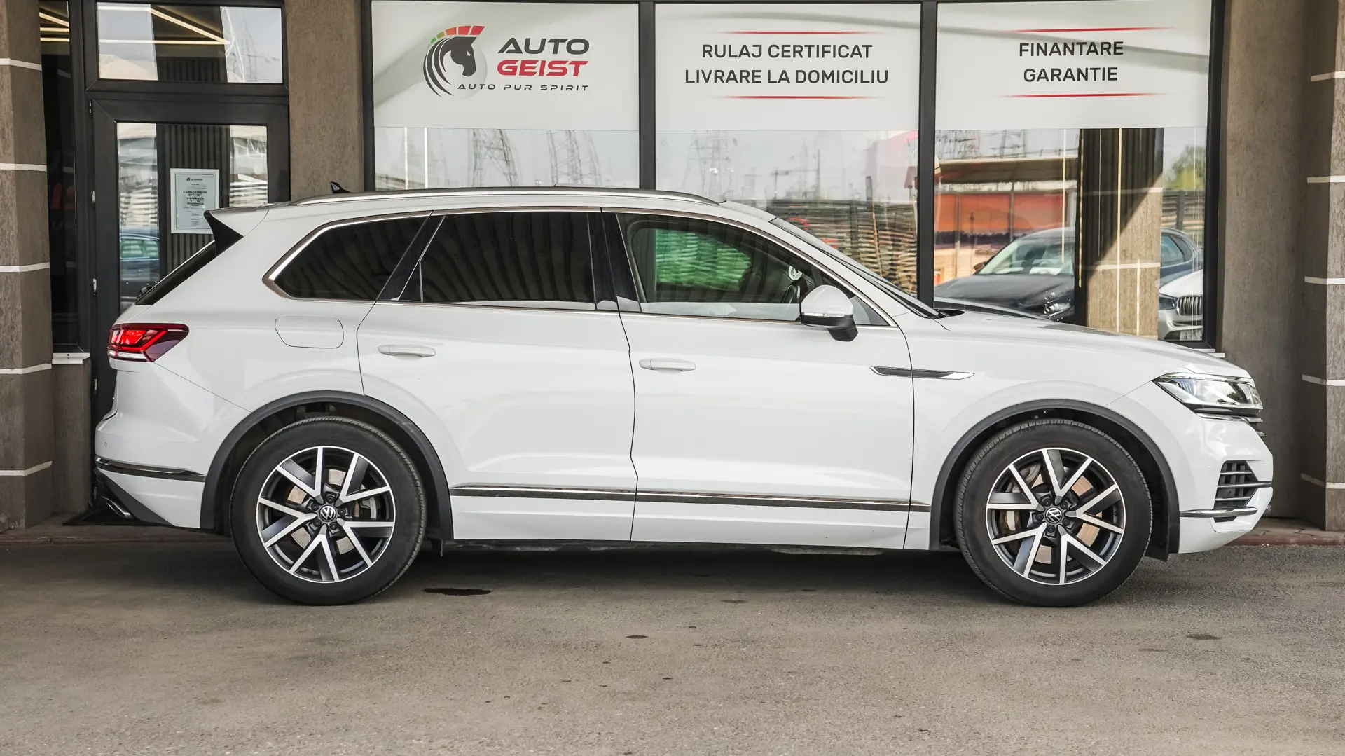 VOLKSWAGEN TOUAREG 3.0 TSI V6 PLUG-IN HIBRID