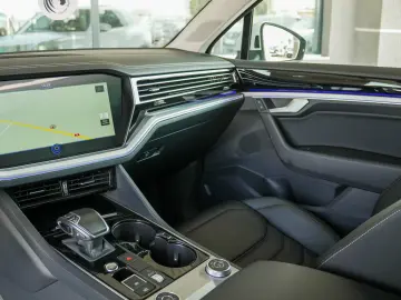 VOLKSWAGEN TOUAREG 3.0 TSI V6 PLUG-IN HIBRID