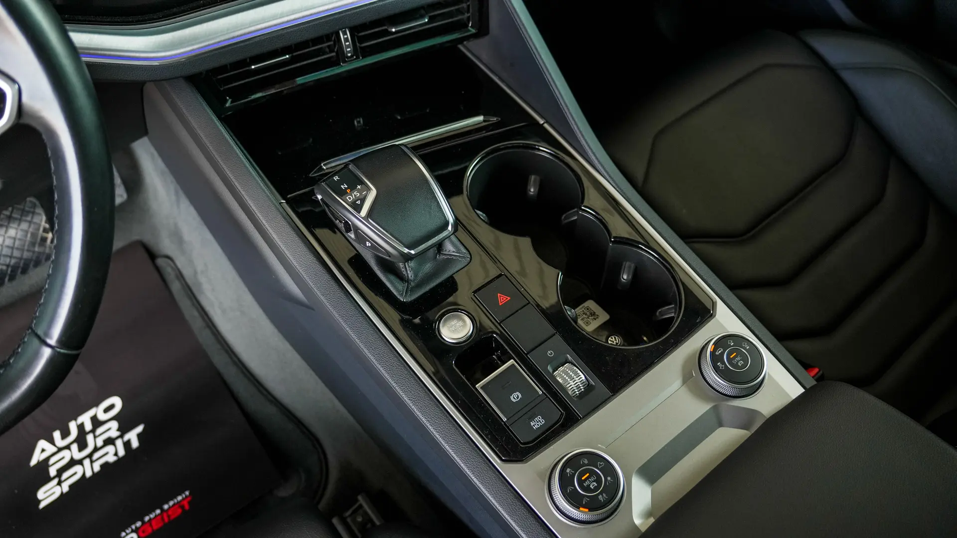 VOLKSWAGEN TOUAREG 3.0 TSI V6 PLUG-IN HIBRID
