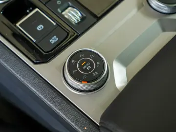 VOLKSWAGEN TOUAREG 3.0 TSI V6 PLUG-IN HIBRID