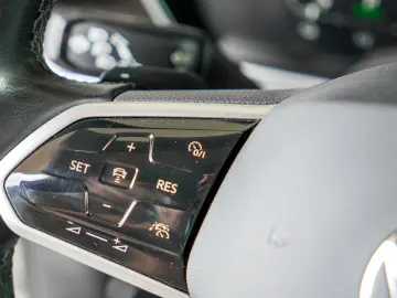 VOLKSWAGEN TOUAREG 3.0 TSI V6 PLUG-IN HIBRID