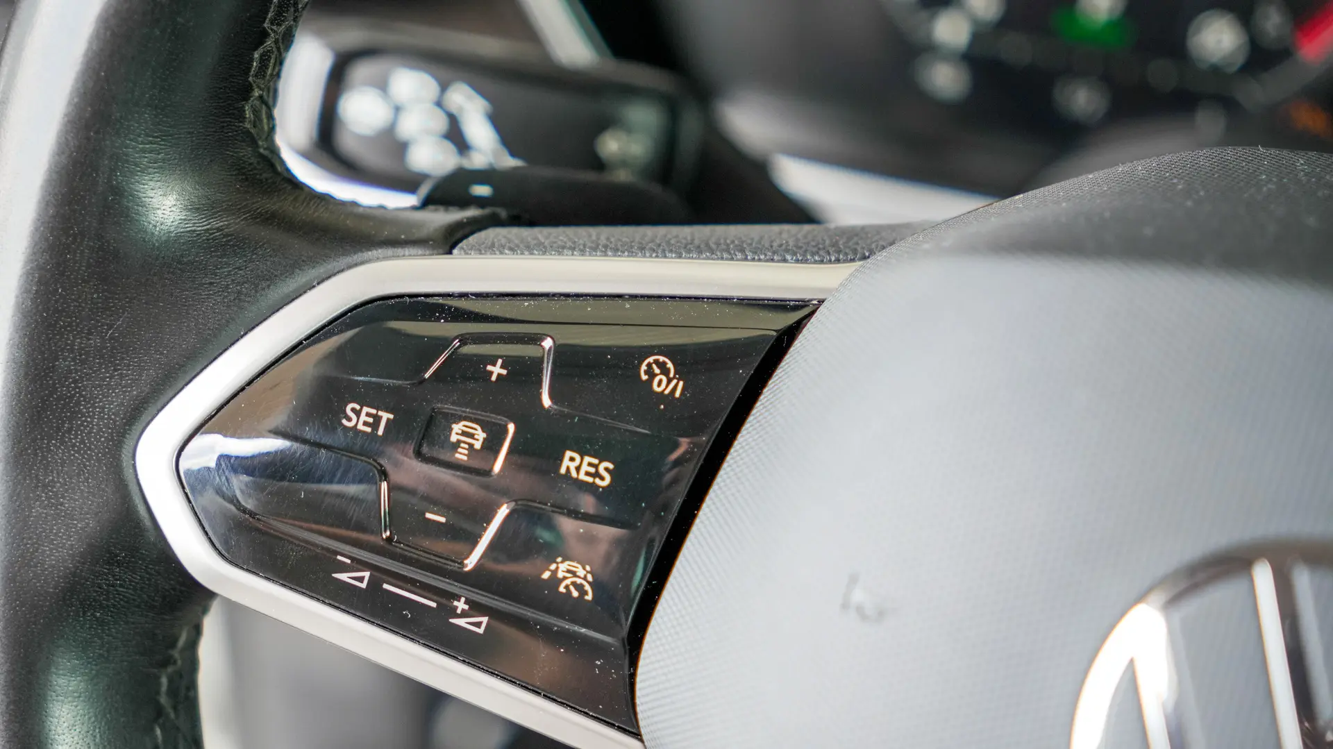 VOLKSWAGEN TOUAREG 3.0 TSI V6 PLUG-IN HIBRID
