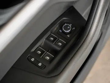 VOLKSWAGEN TOUAREG 3.0 TSI V6 PLUG-IN HIBRID