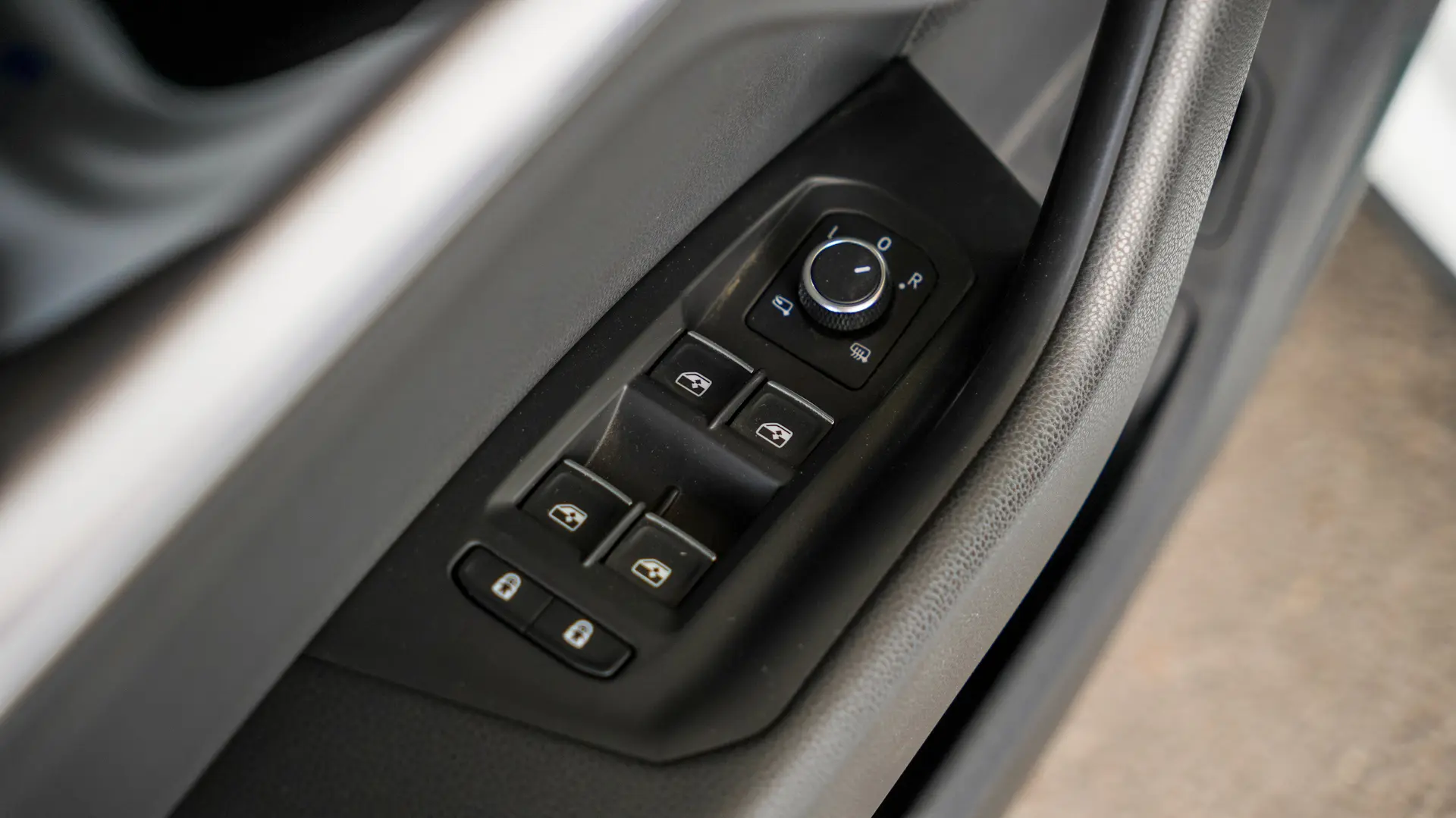 VOLKSWAGEN TOUAREG 3.0 TSI V6 PLUG-IN HIBRID