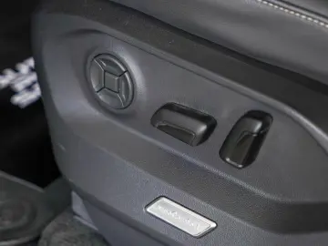 VOLKSWAGEN TOUAREG 3.0 TSI V6 PLUG-IN HIBRID
