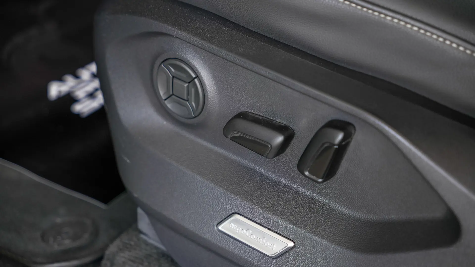 VOLKSWAGEN TOUAREG 3.0 TSI V6 PLUG-IN HIBRID