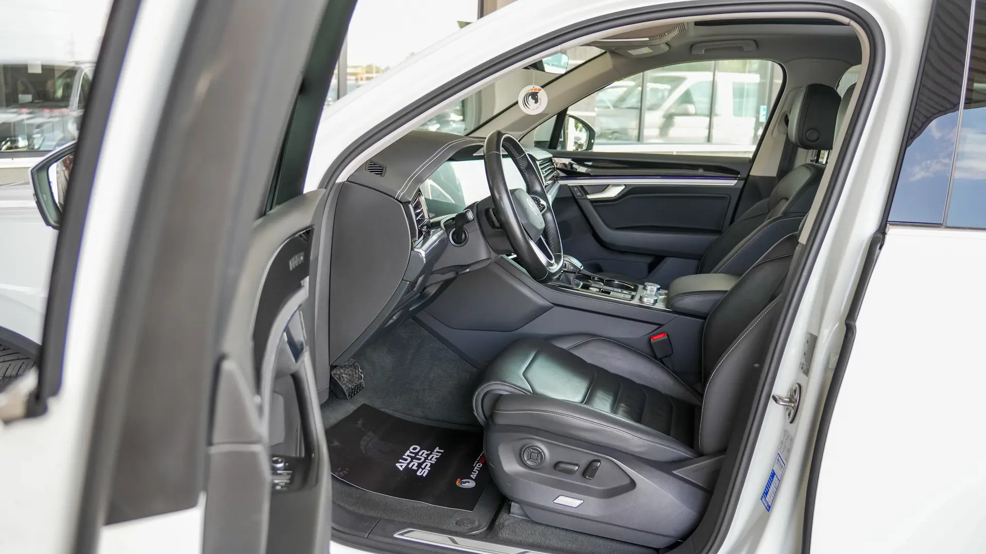 VOLKSWAGEN TOUAREG 3.0 TSI V6 PLUG-IN HIBRID