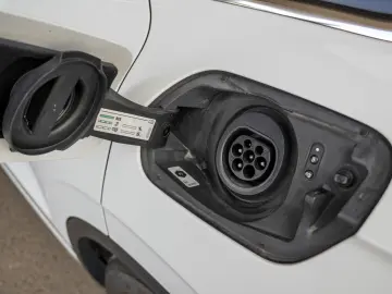 VOLKSWAGEN TOUAREG 3.0 TSI V6 PLUG-IN HIBRID