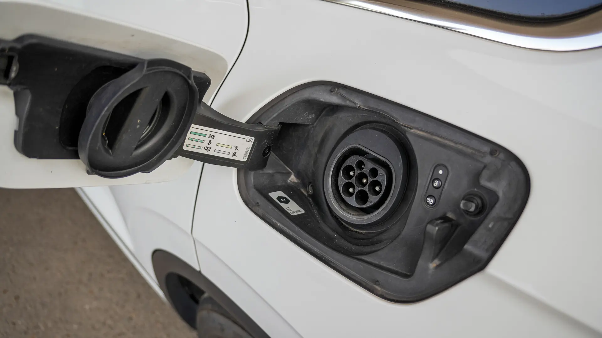 VOLKSWAGEN TOUAREG 3.0 TSI V6 PLUG-IN HIBRID