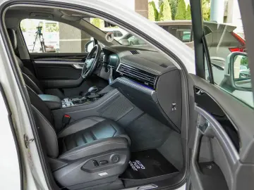 VOLKSWAGEN TOUAREG 3.0 TSI V6 PLUG-IN HIBRID