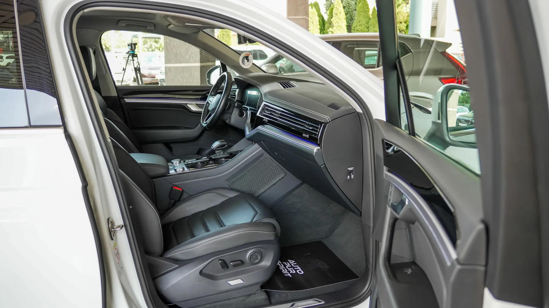 VOLKSWAGEN TOUAREG 3.0 TSI V6 PLUG-IN HIBRID