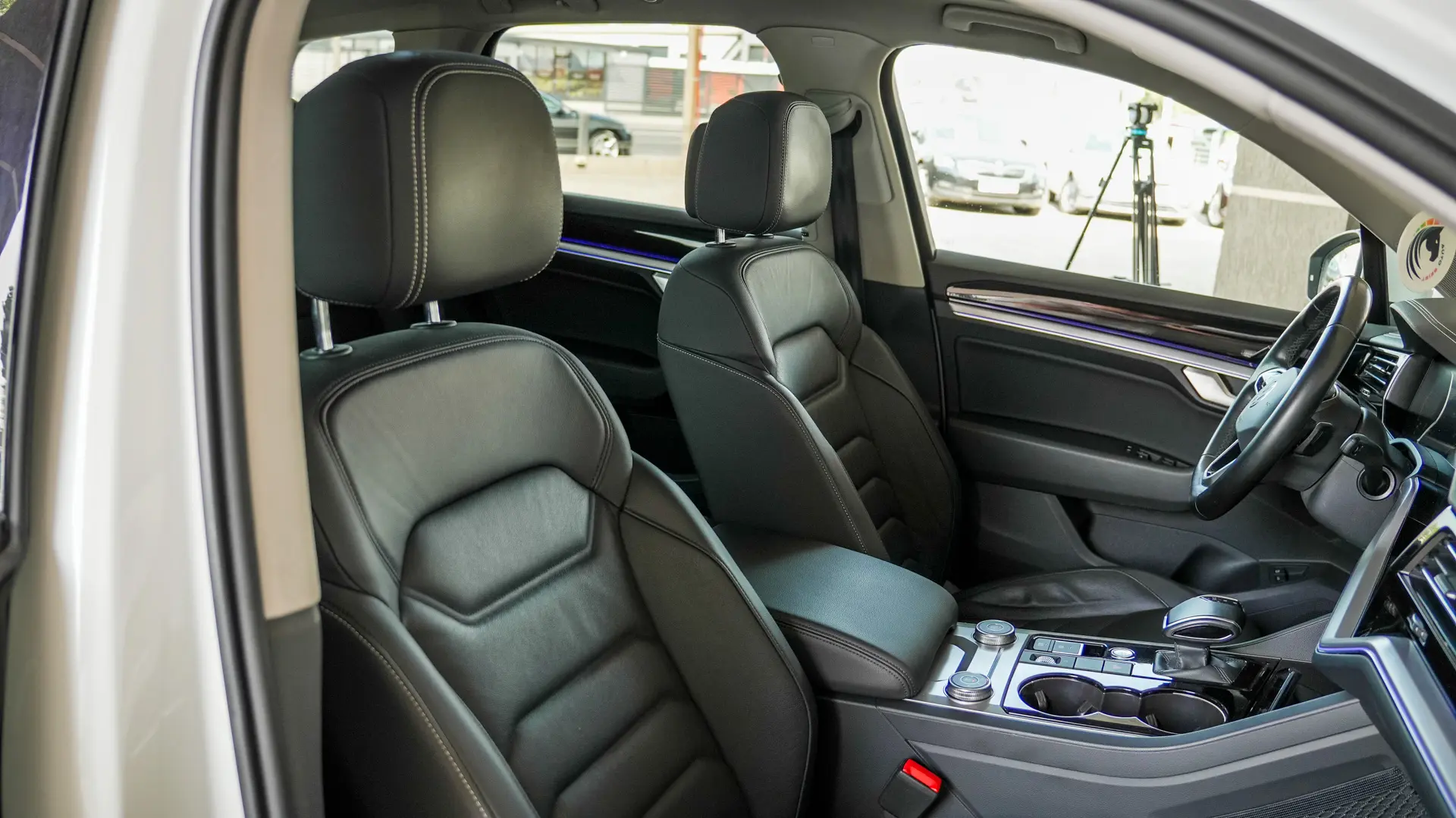 VOLKSWAGEN TOUAREG 3.0 TSI V6 PLUG-IN HIBRID