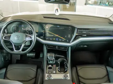 VOLKSWAGEN TOUAREG 3.0 TSI V6 PLUG-IN HIBRID