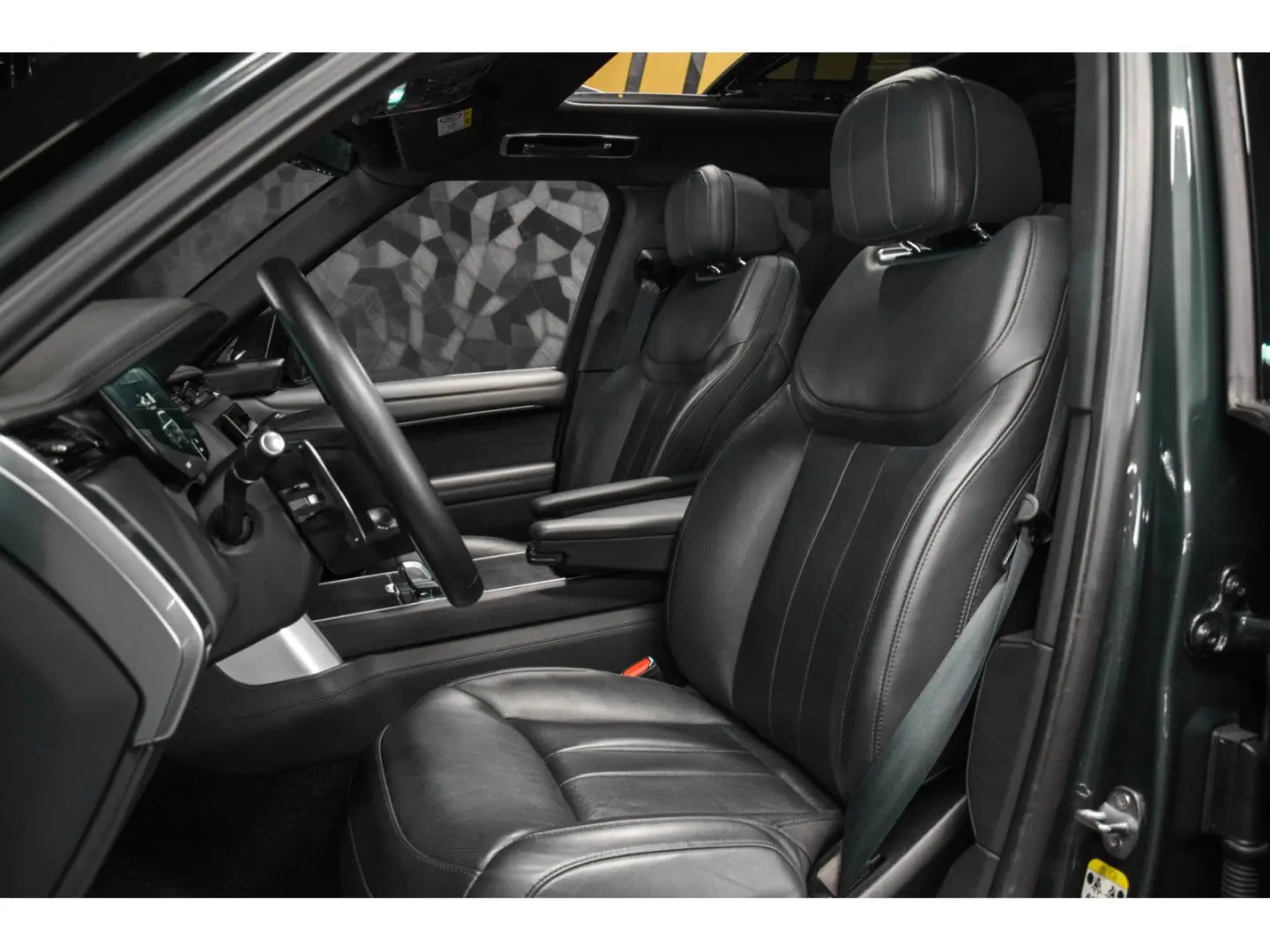 Range Rover P550e AUTOBIOGRAPHY SWB - BELGRAVIA 
