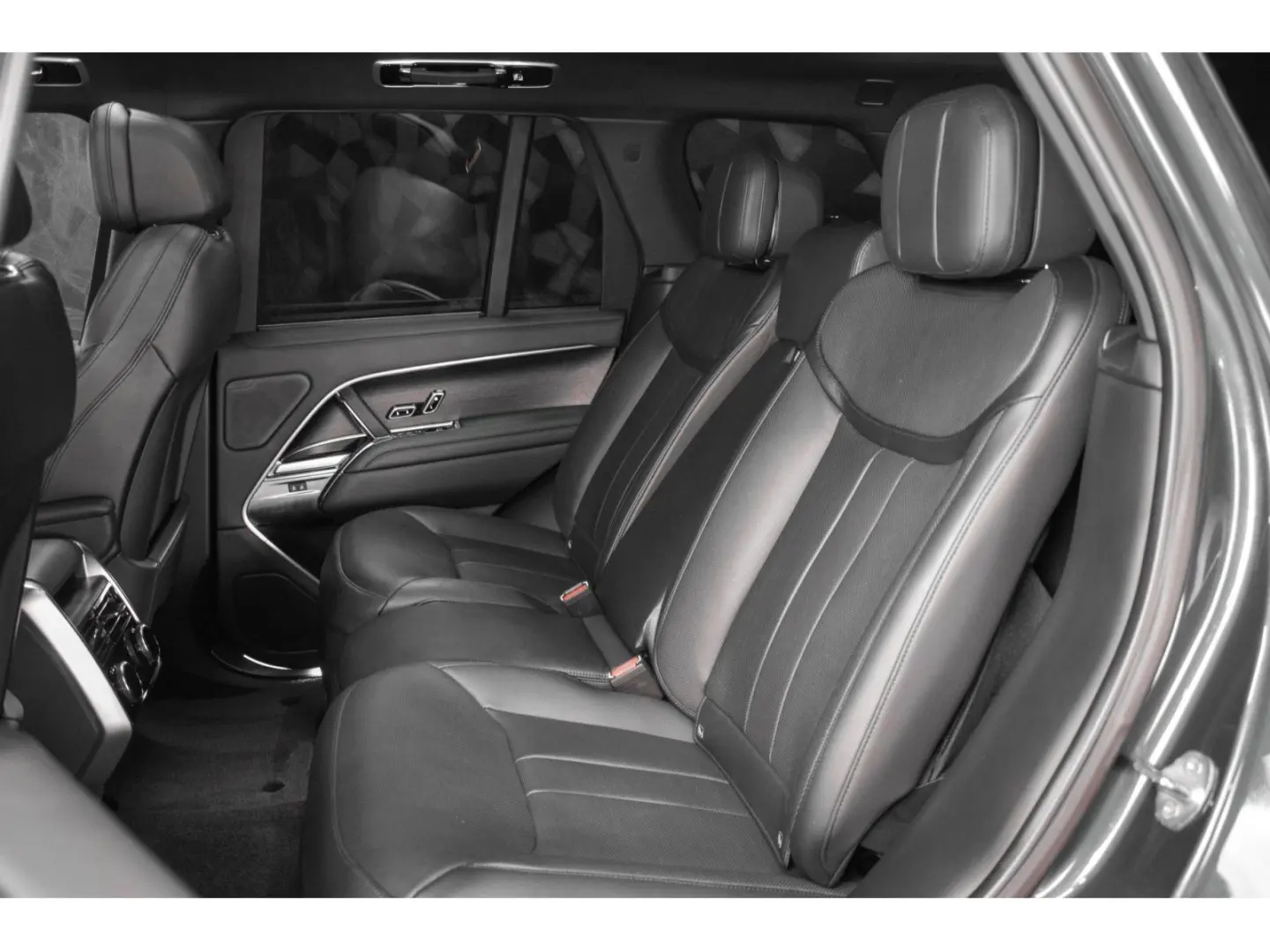 Range Rover P550e AUTOBIOGRAPHY SWB - BELGRAVIA 