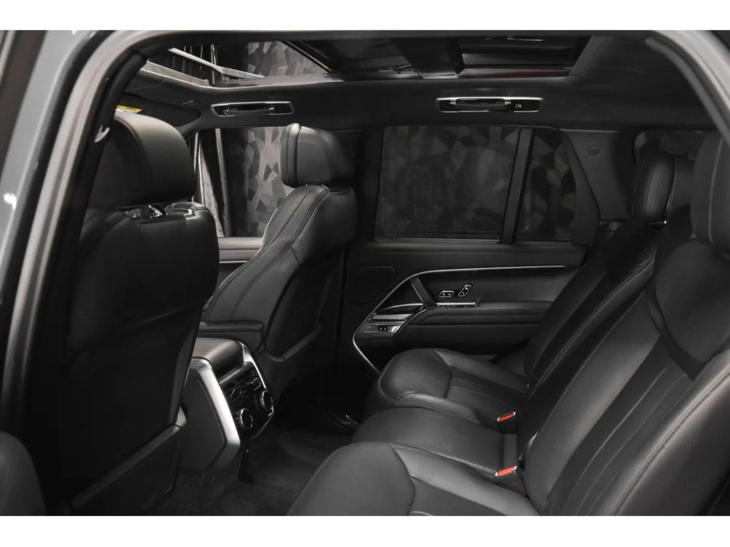 Range Rover P550e AUTOBIOGRAPHY SWB - BELGRAVIA 