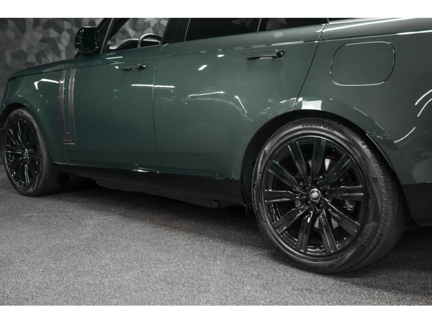 Range Rover P550e AUTOBIOGRAPHY SWB - BELGRAVIA 