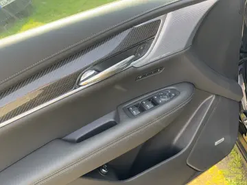 XT6 Sport 3.6 AWD 7-SITZE/AHK/BELÜFTUNG/PANO/NAV