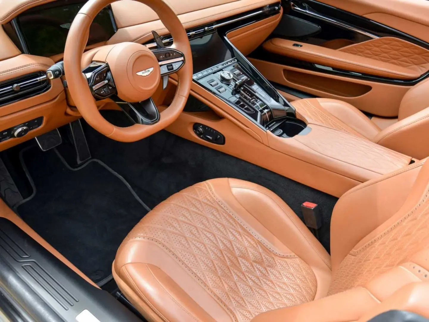 DB12 Volante NP 284.000€