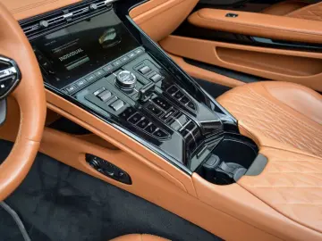 DB12 Volante NP 284.000€