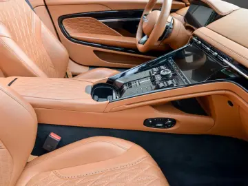 DB12 Volante NP 284.000€