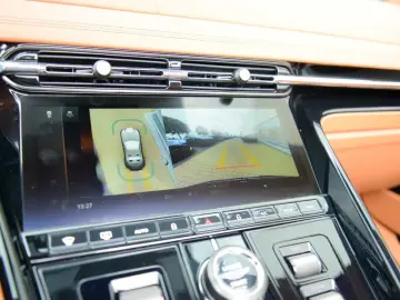 DB12 Volante NP 284.000€