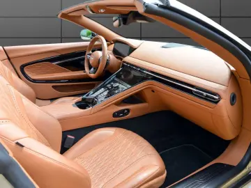 DB12 Volante NP 284.000€