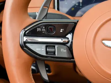 DB12 Volante NP 284.000€