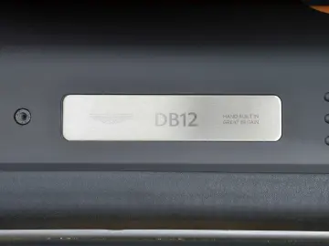 DB12 Volante NP 284.000€