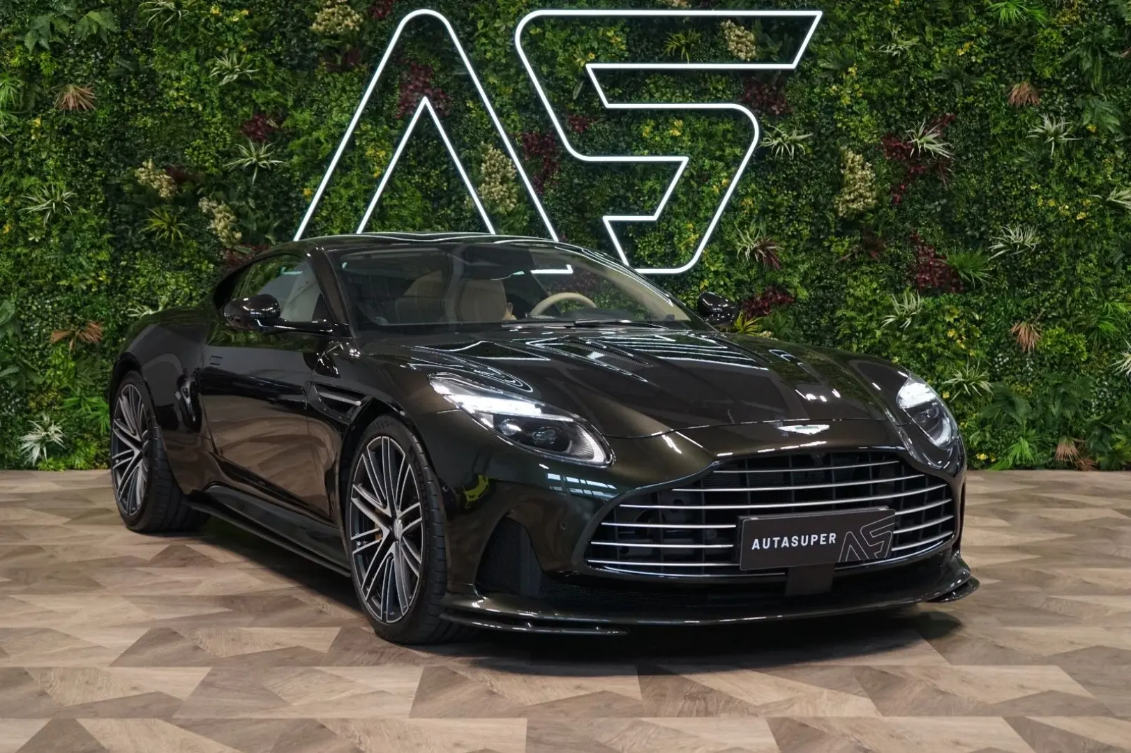 DB12 500kW*V8*B&W*CERAMIC*CARBON*203.967€ NETTO