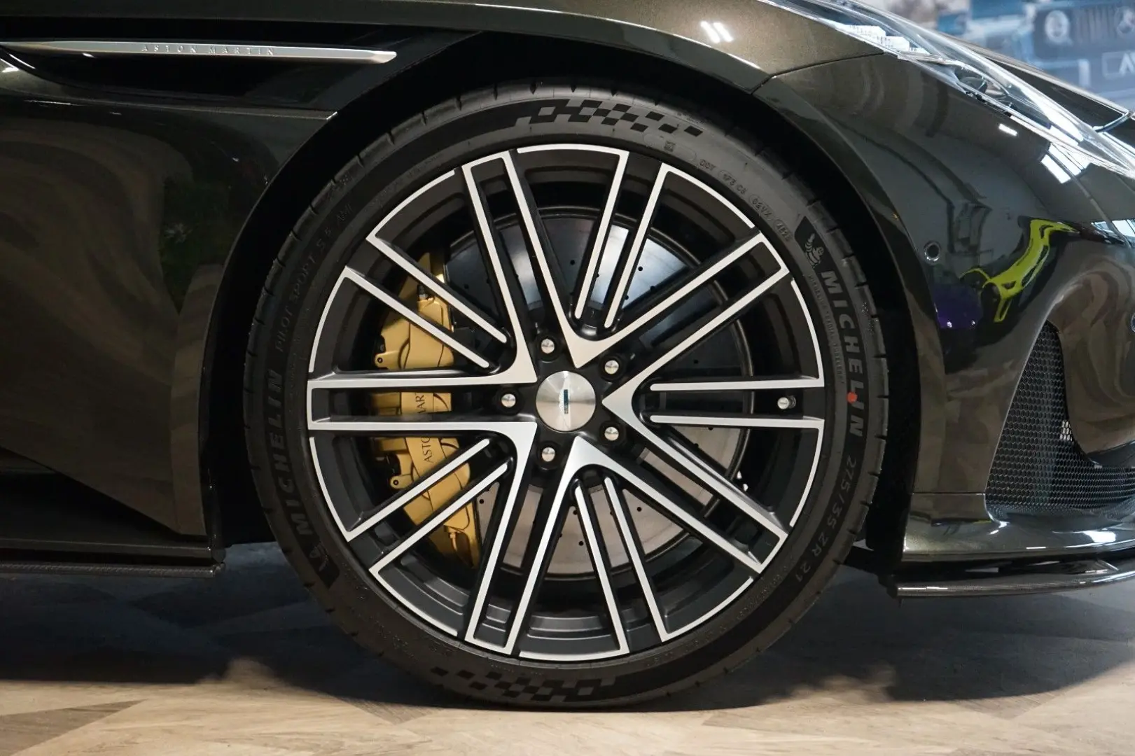 DB12 500kW*V8*B&W*CERAMIC*CARBON*203.967€ NETTO