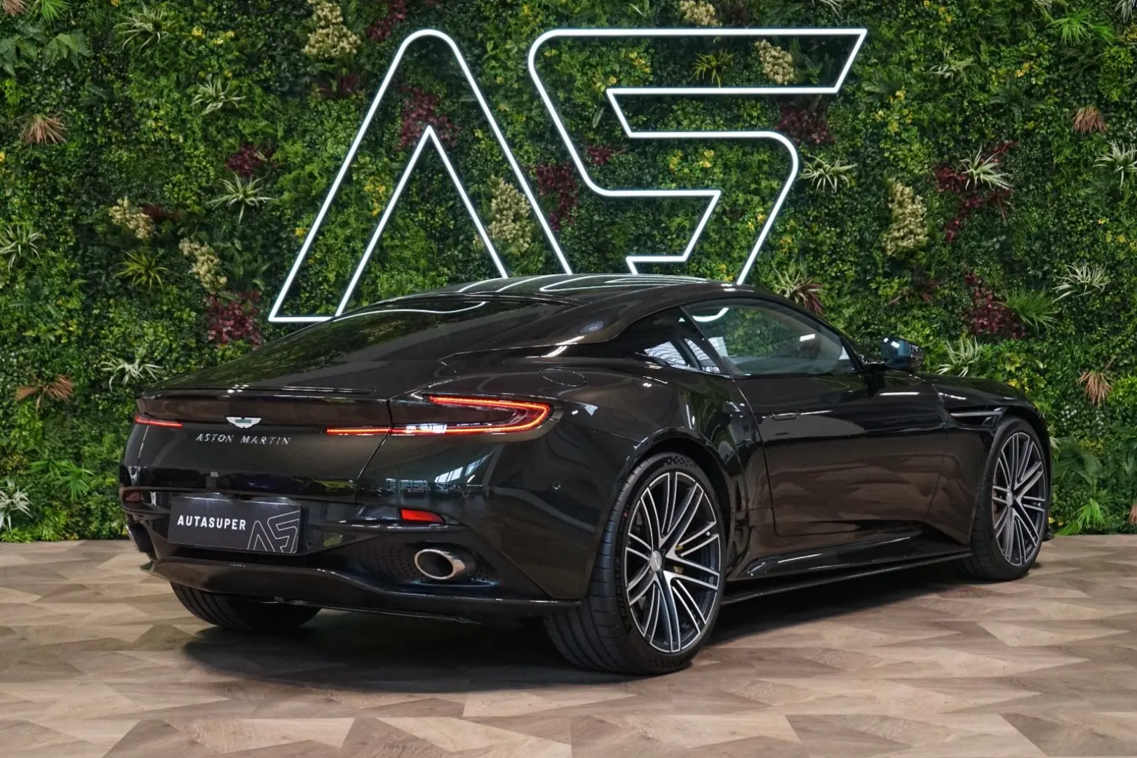 DB12 500kW*V8*B&W*CERAMIC*CARBON*203.967€ NETTO