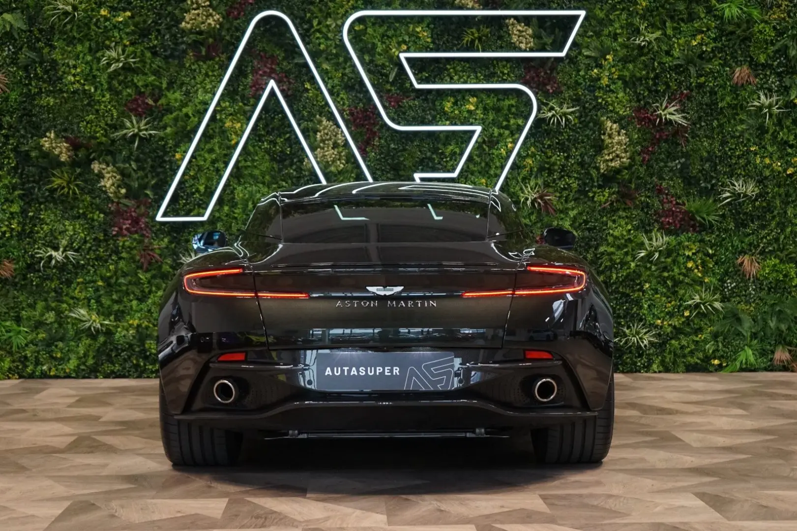 DB12 500kW*V8*B&W*CERAMIC*CARBON*203.967€ NETTO