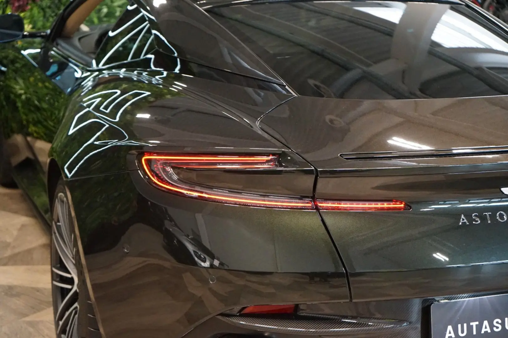 DB12 500kW*V8*B&W*CERAMIC*CARBON*203.967€ NETTO