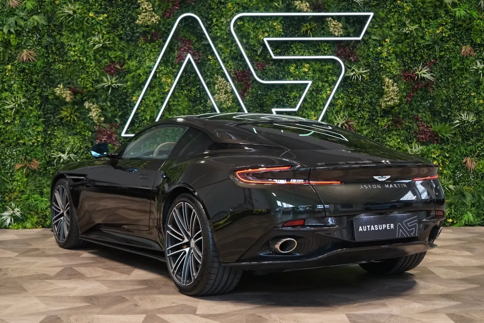 DB12 500kW*V8*B&W*CERAMIC*CARBON*203.967€ NETTO