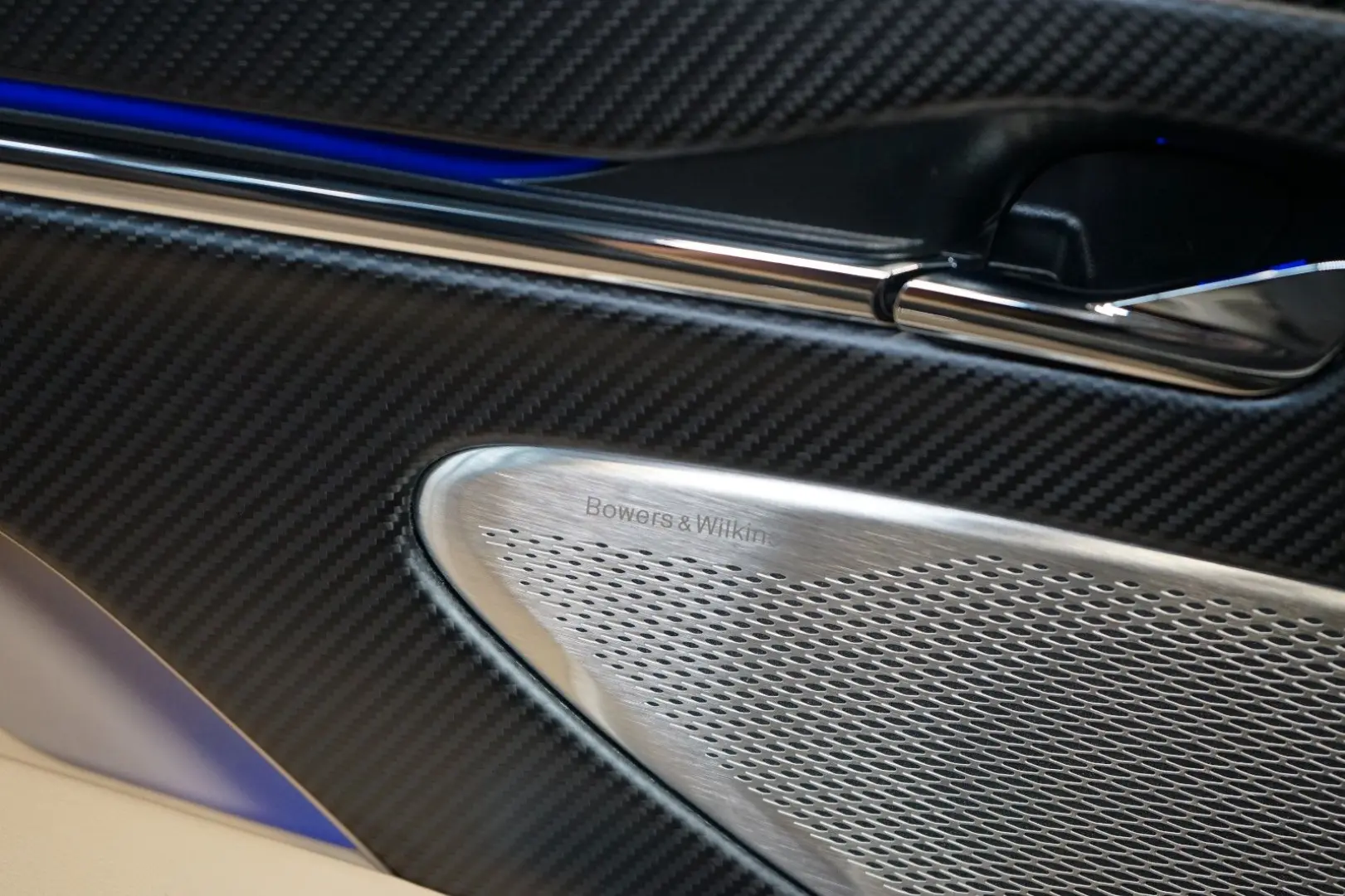 DB12 500kW*V8*B&W*CERAMIC*CARBON*203.967€ NETTO