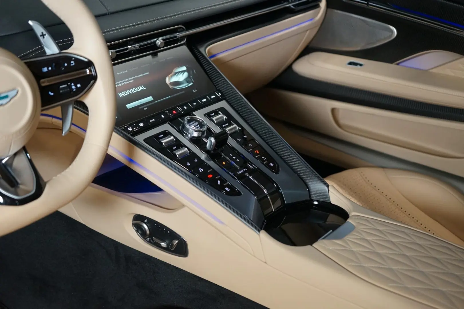 DB12 500kW*V8*B&W*CERAMIC*CARBON*203.967€ NETTO